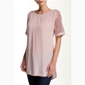 D2 by Daniel Rainn Crocheted shoulder blouse